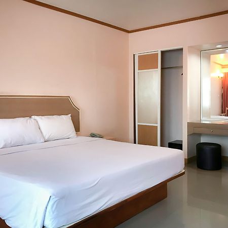 J Two S Pratunam Hotel Бангкок Экстерьер фото