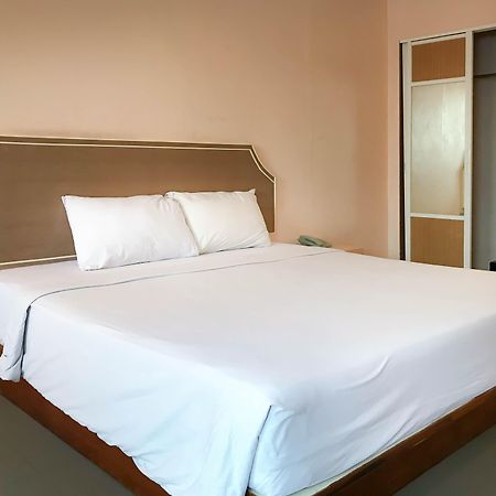 J Two S Pratunam Hotel Бангкок Экстерьер фото