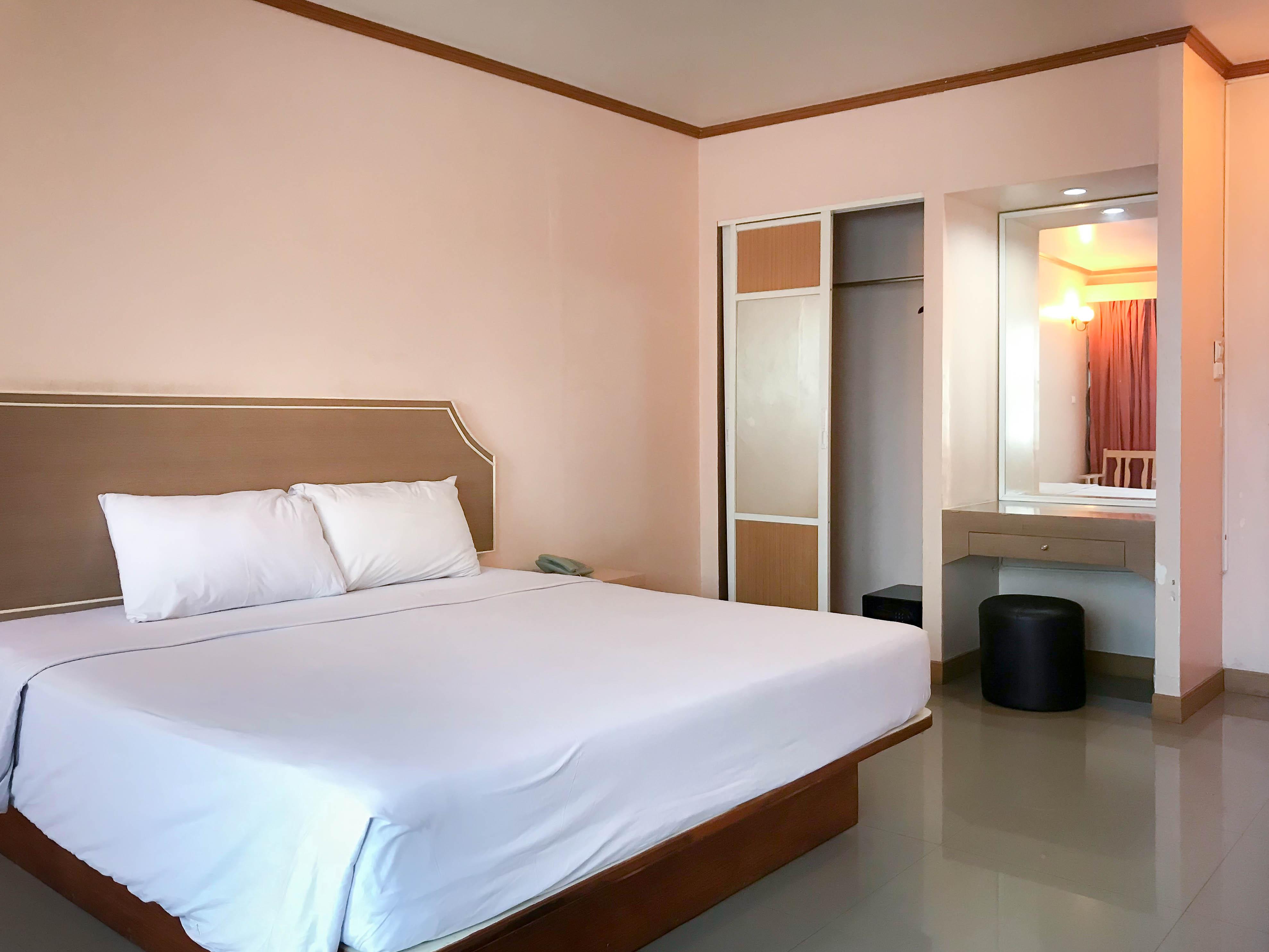 J Two S Pratunam Hotel Бангкок Экстерьер фото