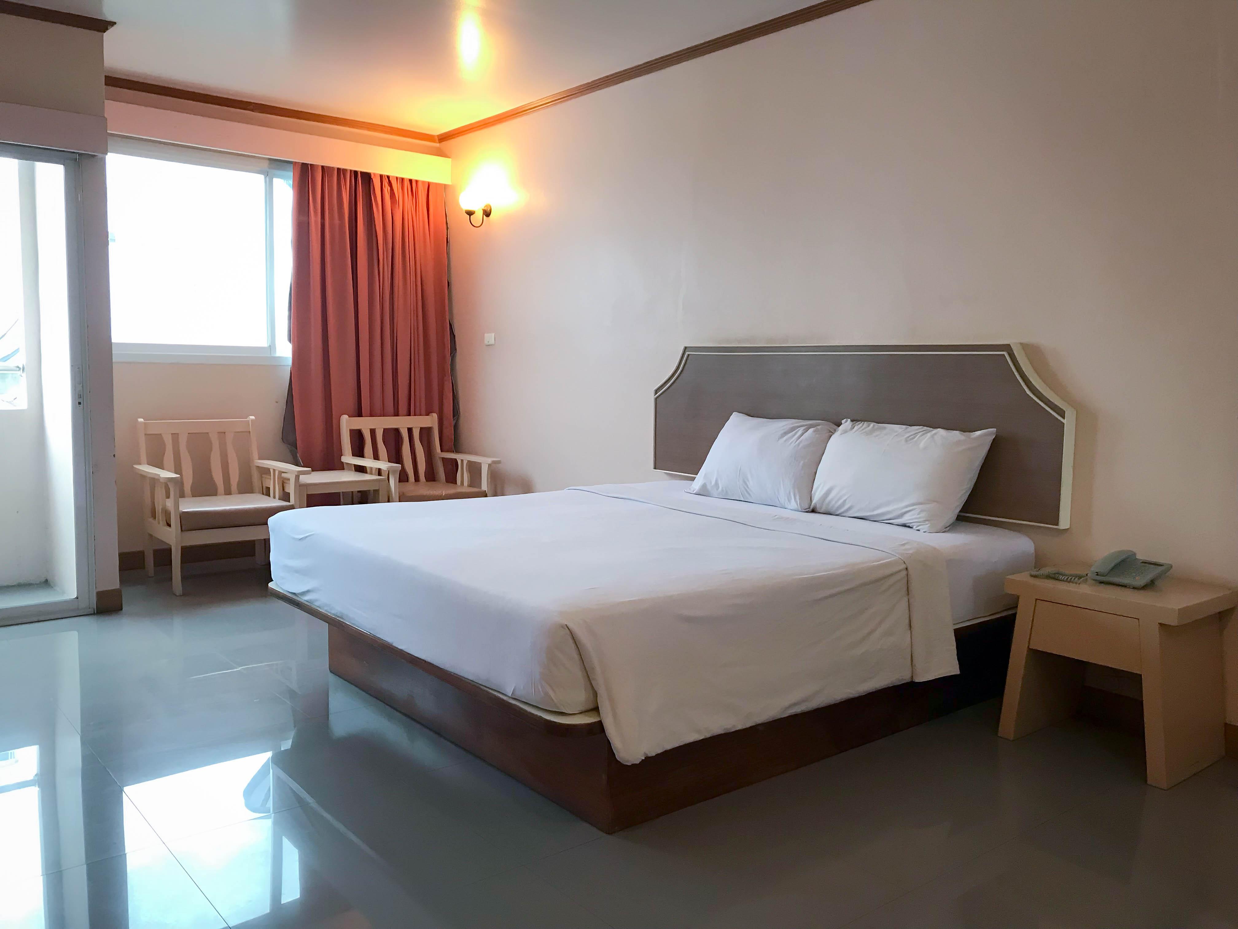 J Two S Pratunam Hotel Бангкок Экстерьер фото