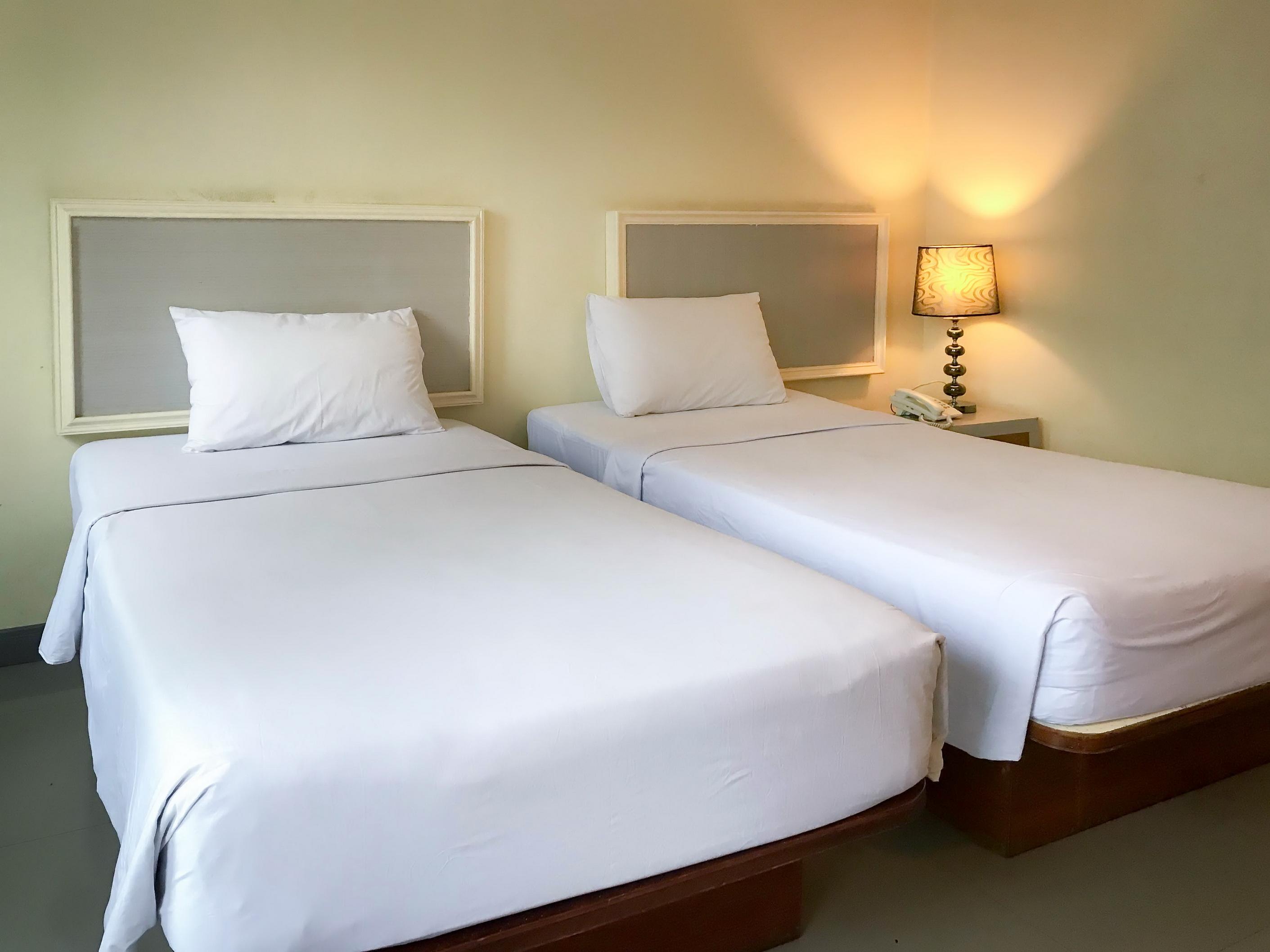 J Two S Pratunam Hotel Бангкок Экстерьер фото