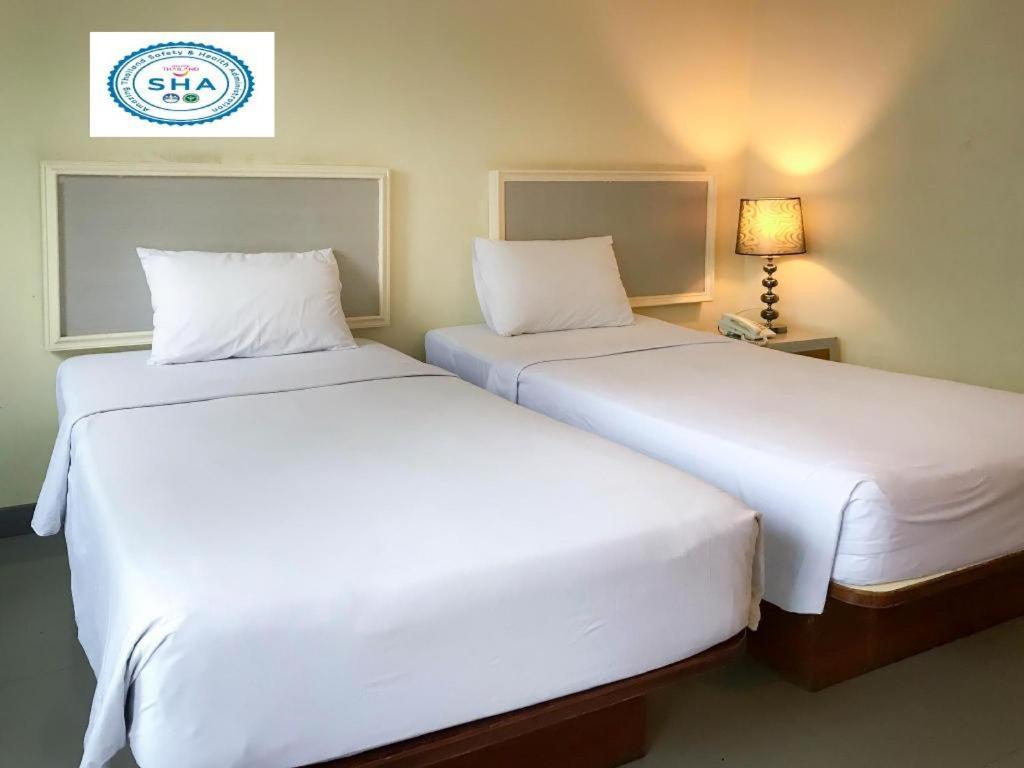 J Two S Pratunam Hotel Бангкок Экстерьер фото