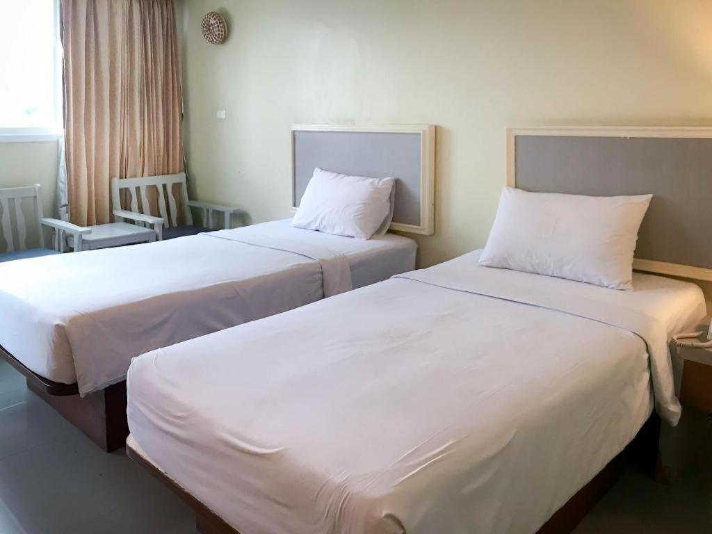 J Two S Pratunam Hotel Бангкок Экстерьер фото