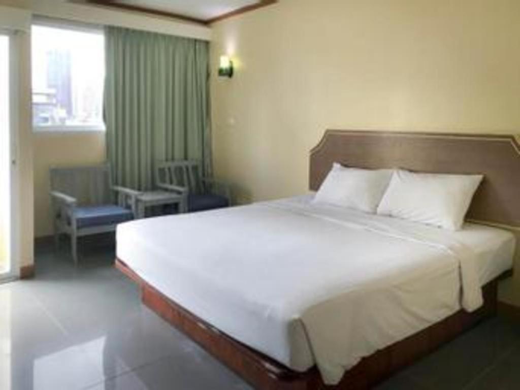 J Two S Pratunam Hotel Бангкок Экстерьер фото