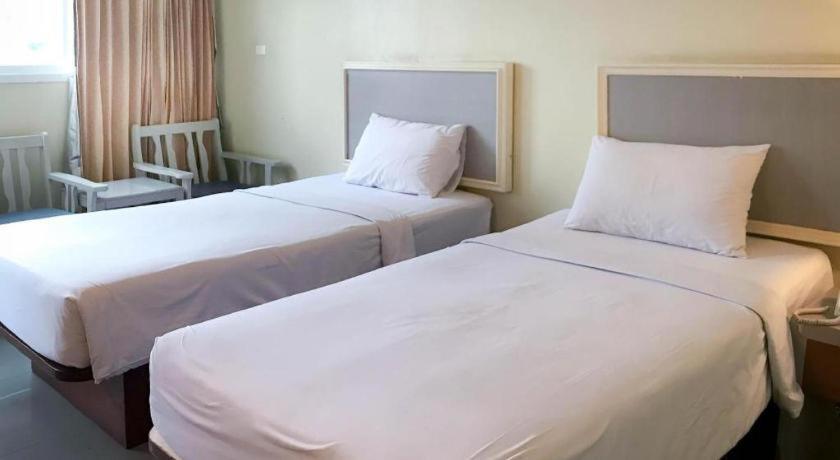 J Two S Pratunam Hotel Бангкок Экстерьер фото