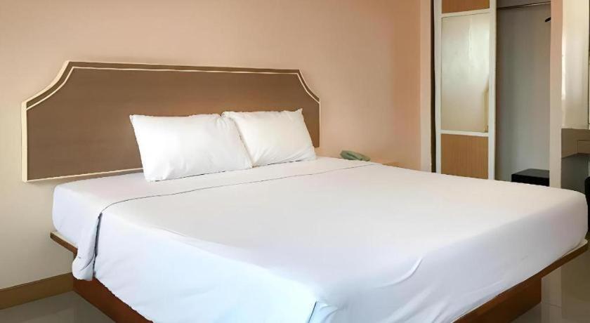 J Two S Pratunam Hotel Бангкок Экстерьер фото
