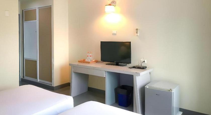 J Two S Pratunam Hotel Бангкок Экстерьер фото