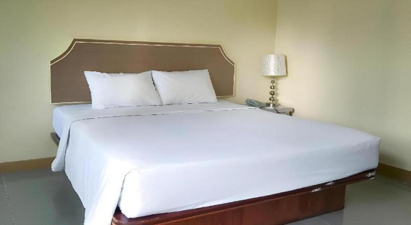 J Two S Pratunam Hotel Бангкок Экстерьер фото