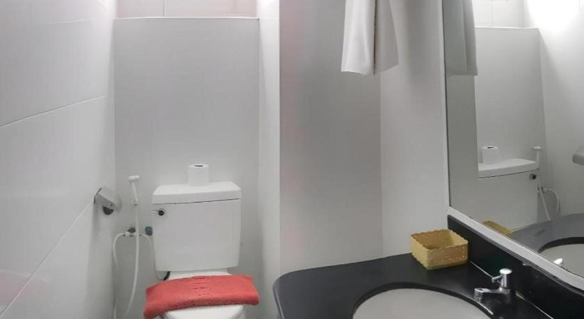 J Two S Pratunam Hotel Бангкок Экстерьер фото