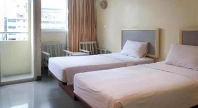 J Two S Pratunam Hotel Бангкок Экстерьер фото