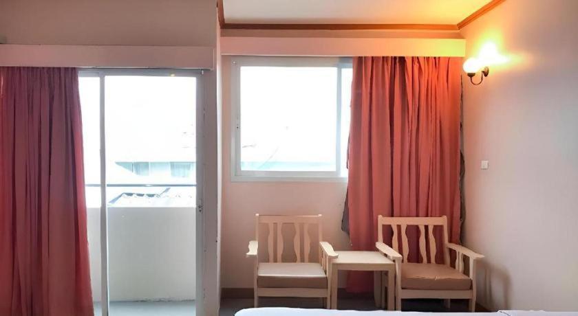 J Two S Pratunam Hotel Бангкок Экстерьер фото